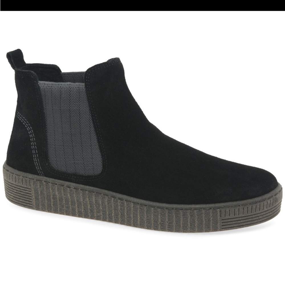 **SOLD**Gabor Lourdes Chelsea Style Boots